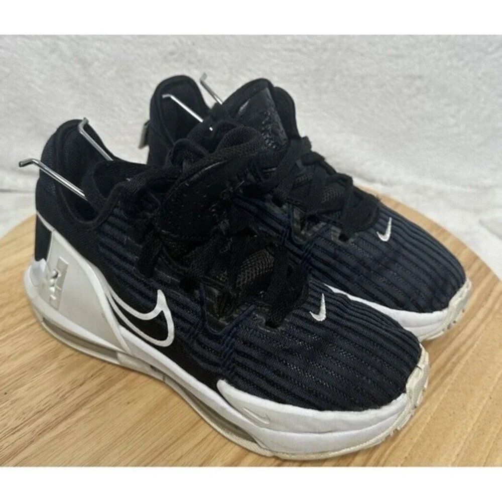 Nike Kids' Grade School LeBron Witness‎ 6 Basketball Shoes Size 4 Youth